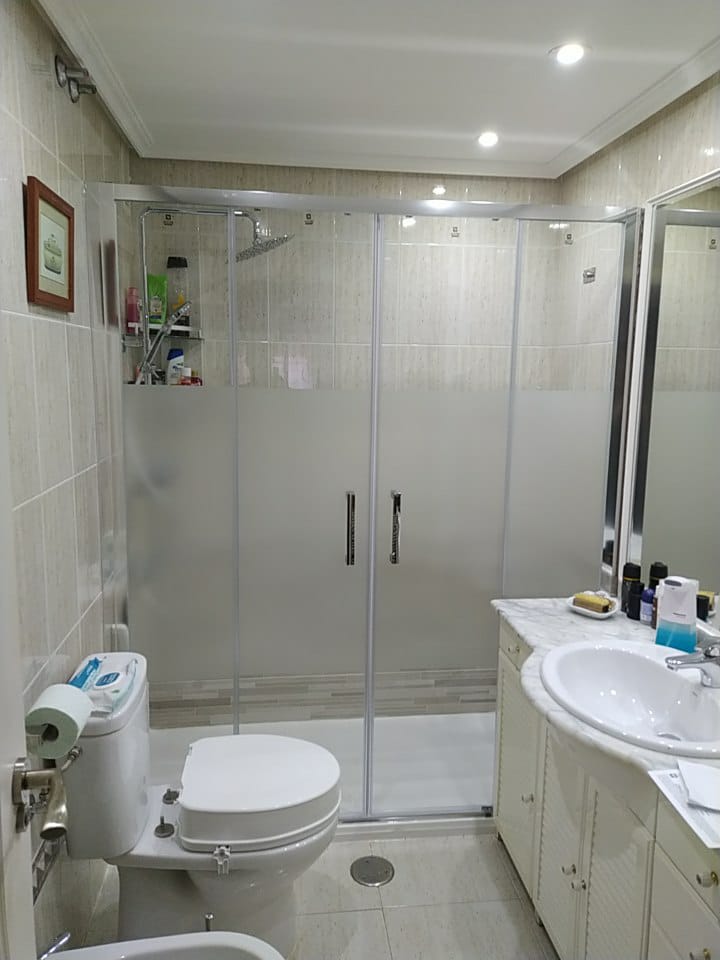 Cambio de bañera por ducha con mampara corredera