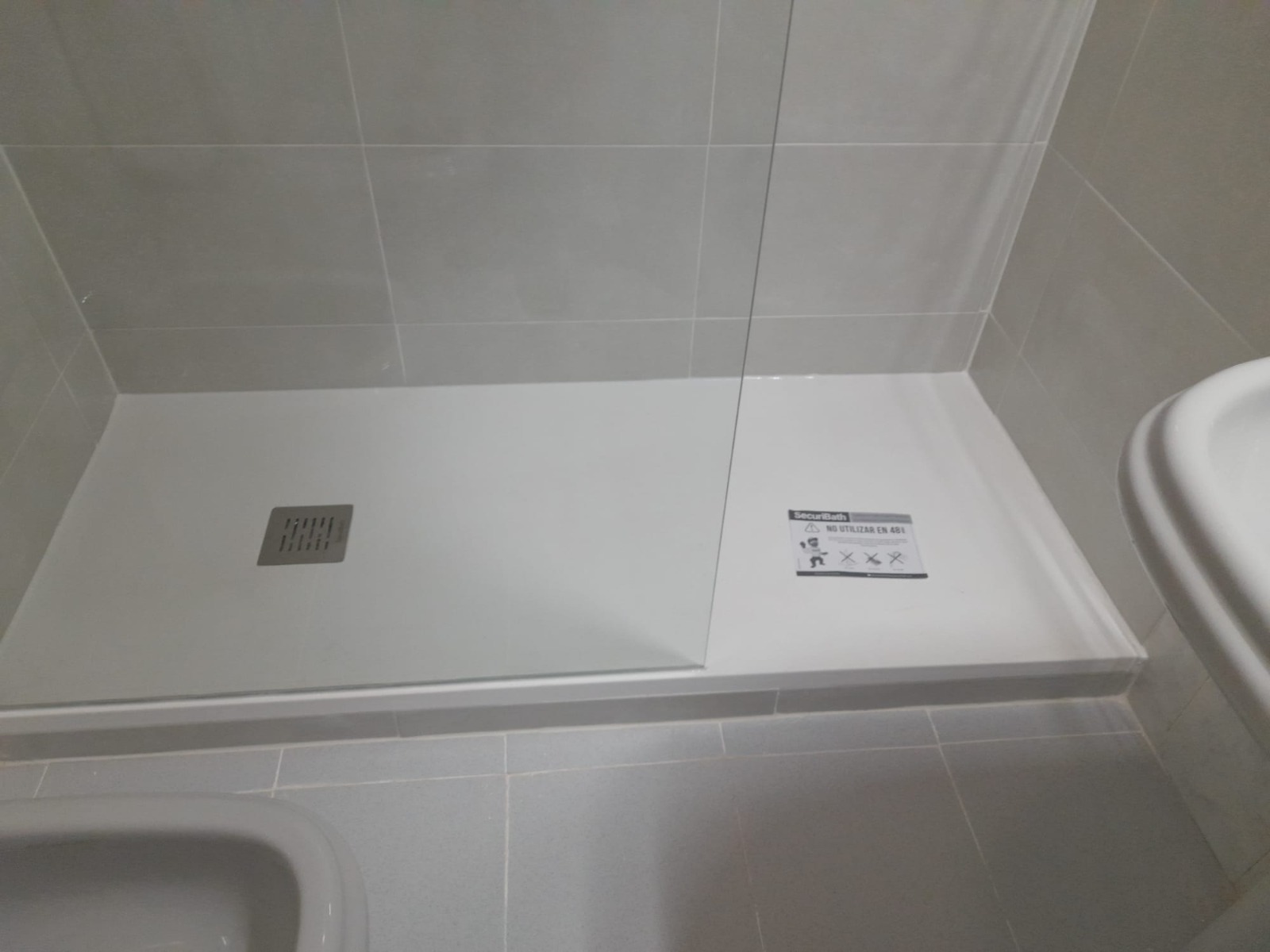 Reforma de baño con plato de ducha amplio